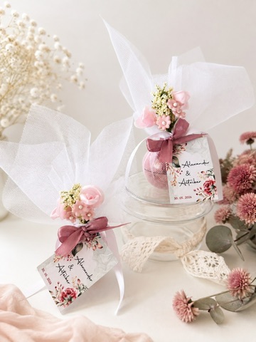 Bálsamo Labial en saquito de tul con bouquet de flores
