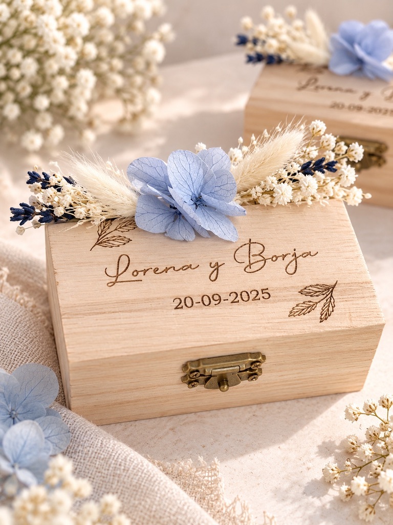 Porta Alianzas en cajita personalizada con flores preservadas